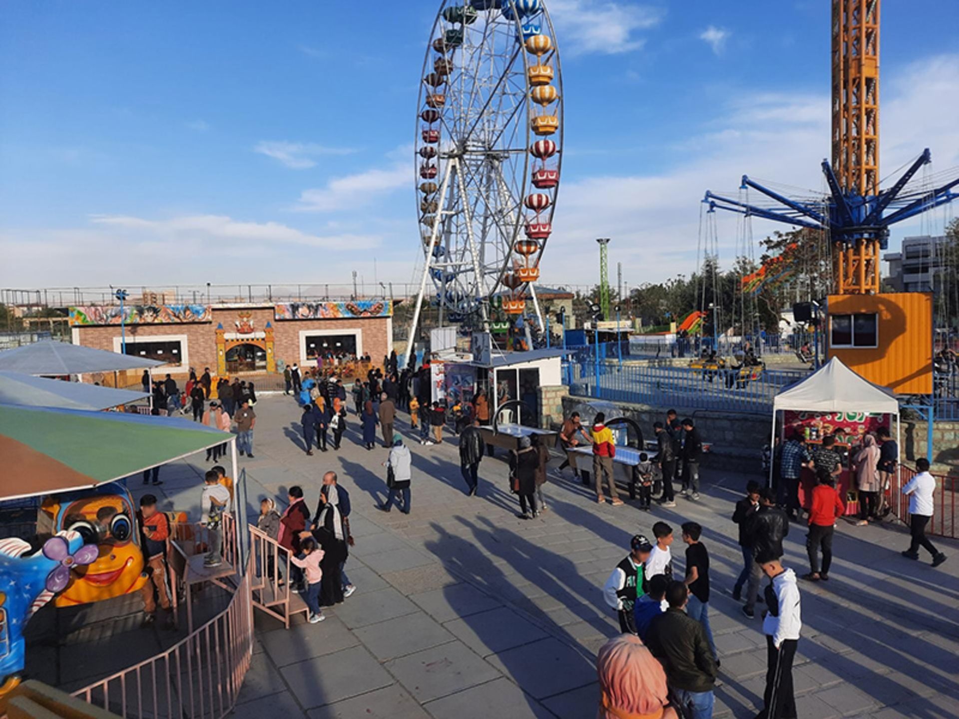 بازدیدکنندگان در شهربازی رازی تهران