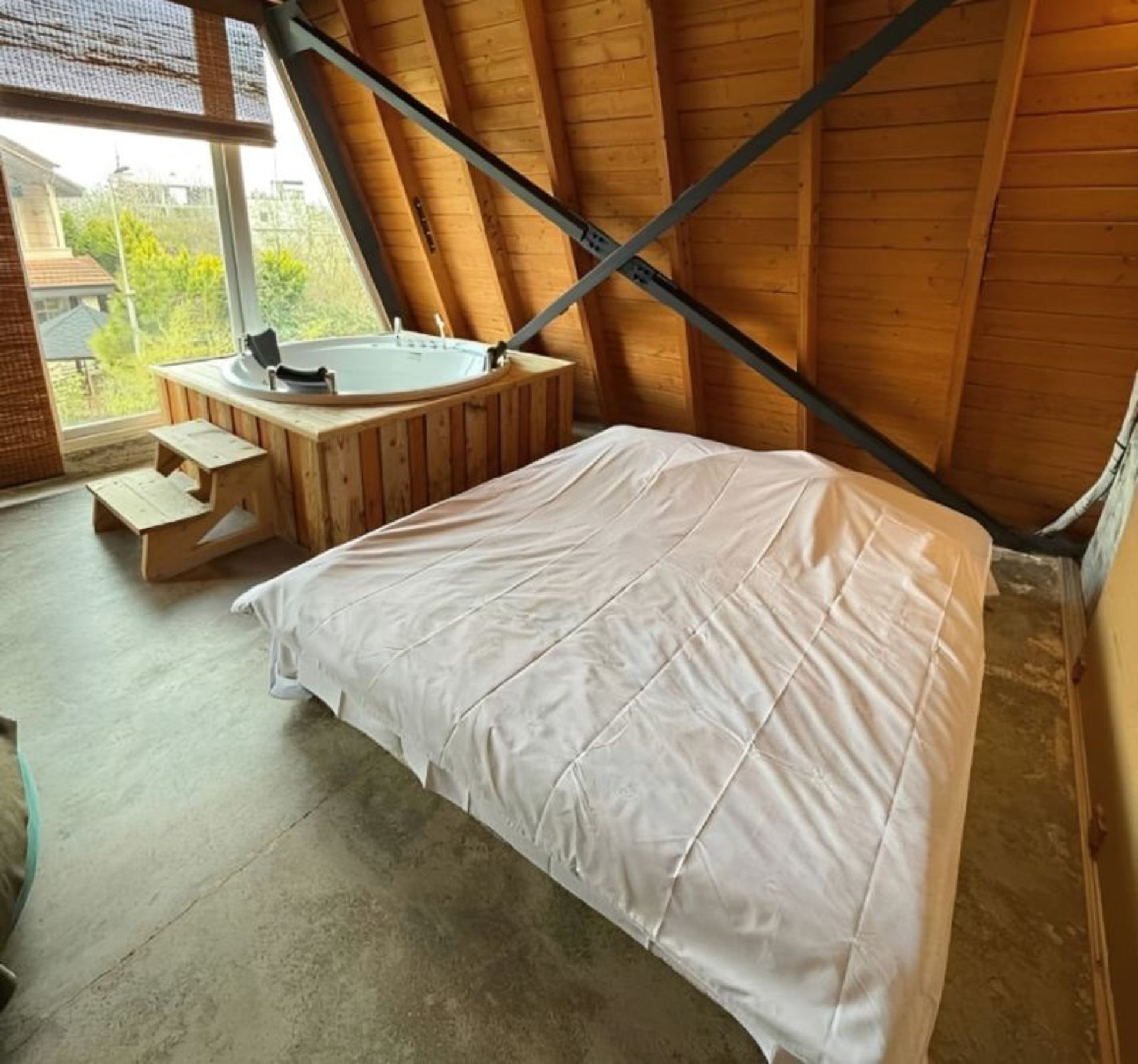 فضای داخلی کلبه سوئیسی زندگی نوشهر