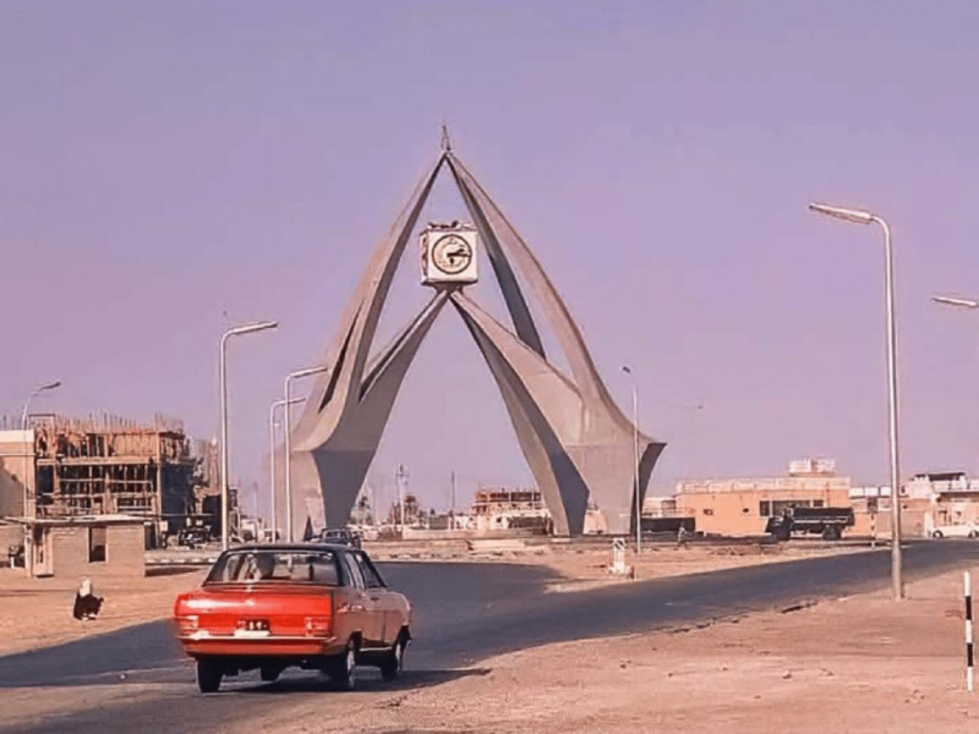 تصویر قدیمی برج ساعت دیره 