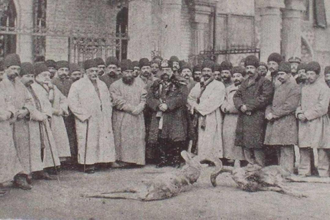 تصویری از ناصرالدین شاه در نخستین باغ وحش ایران