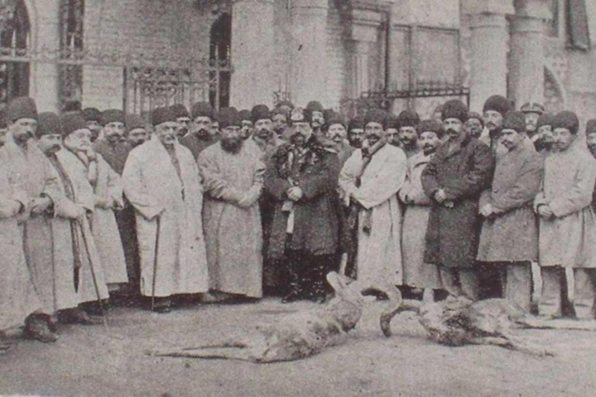 تصویری از ناصرالدین شاه در نخستین باغ وحش ایران