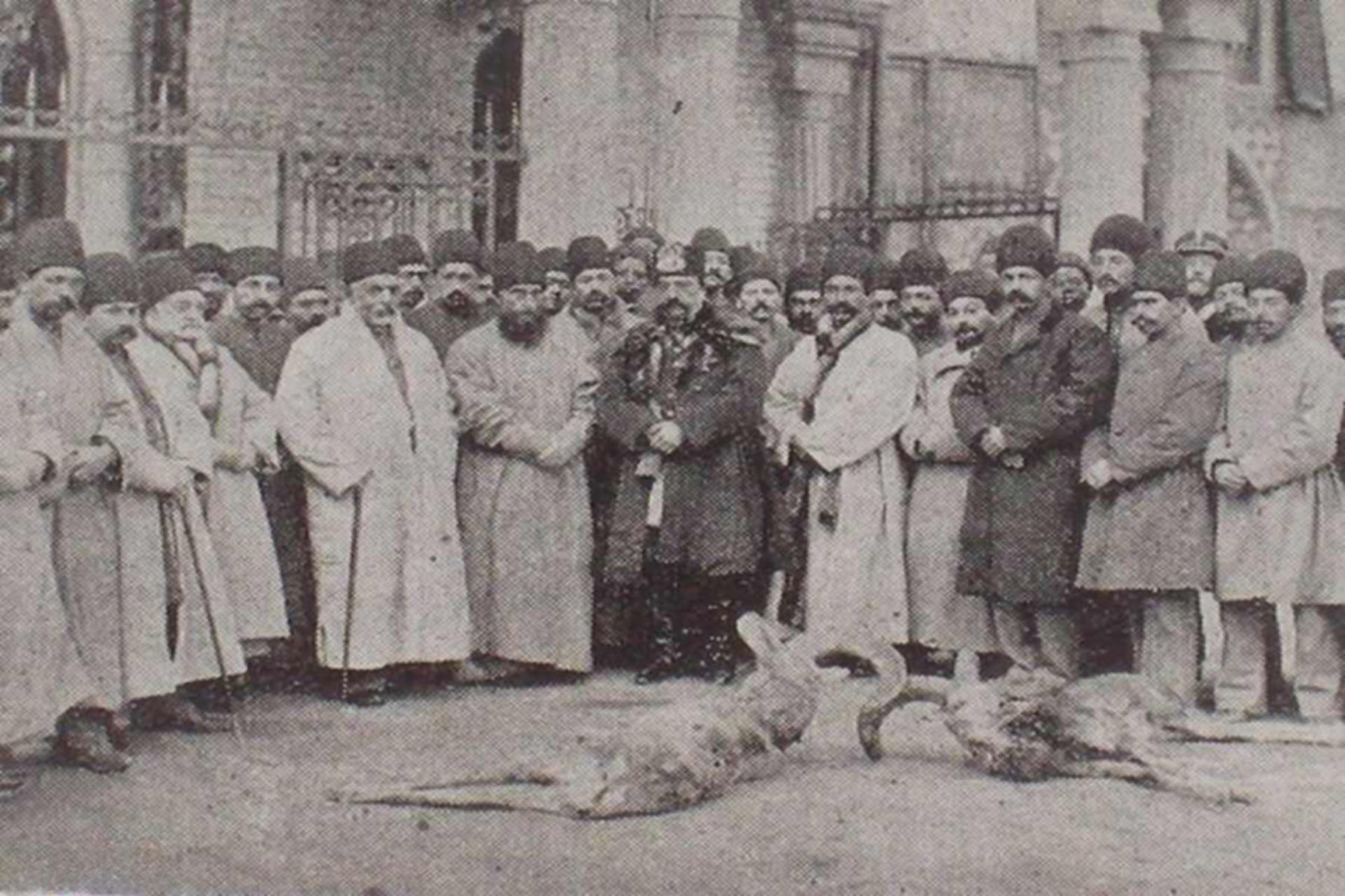 تصویری از ناصرالدین شاه در نخستین باغ وحش ایران