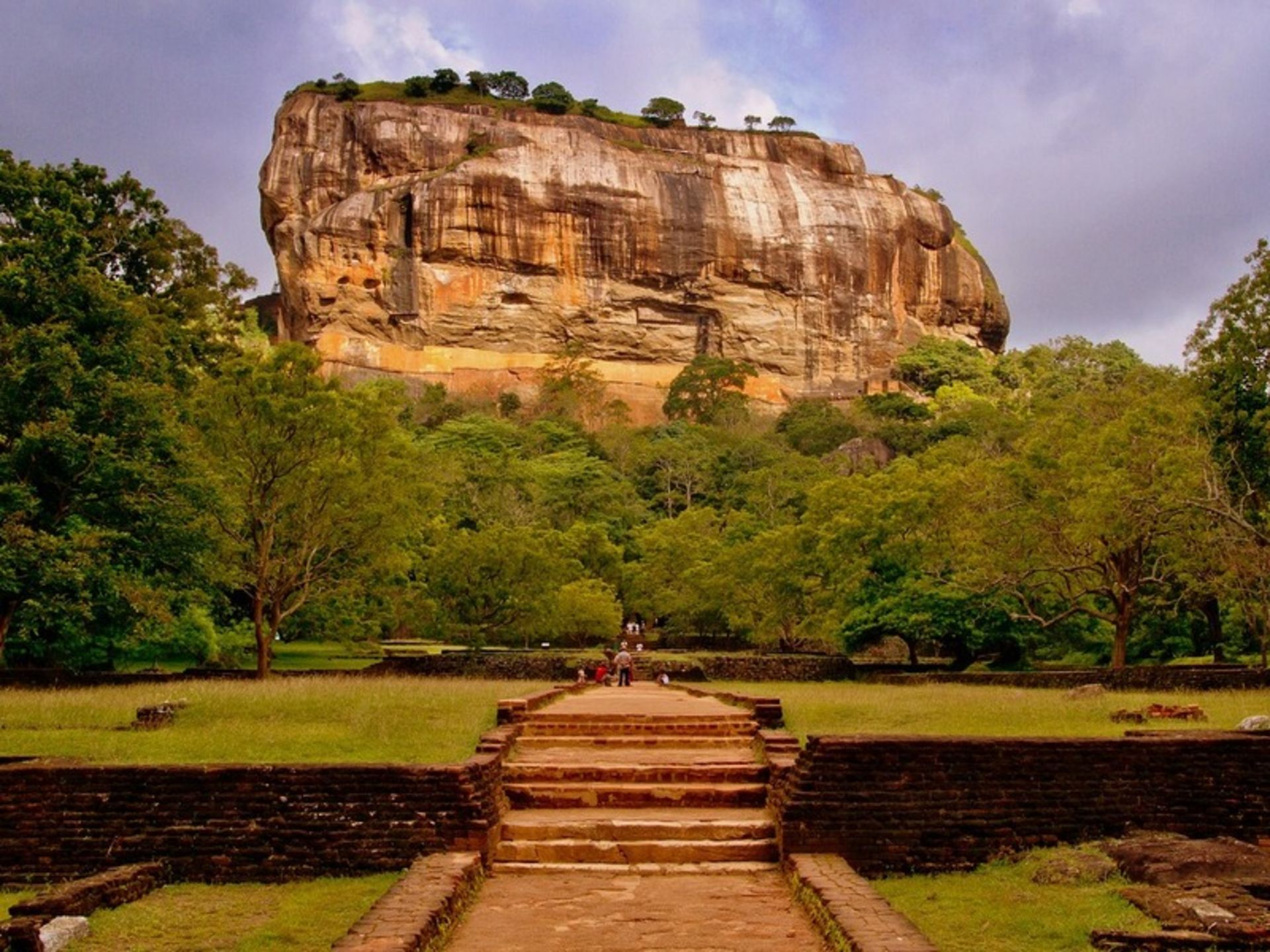 صخره سیگیریا در فصل پاییز سریلانکا