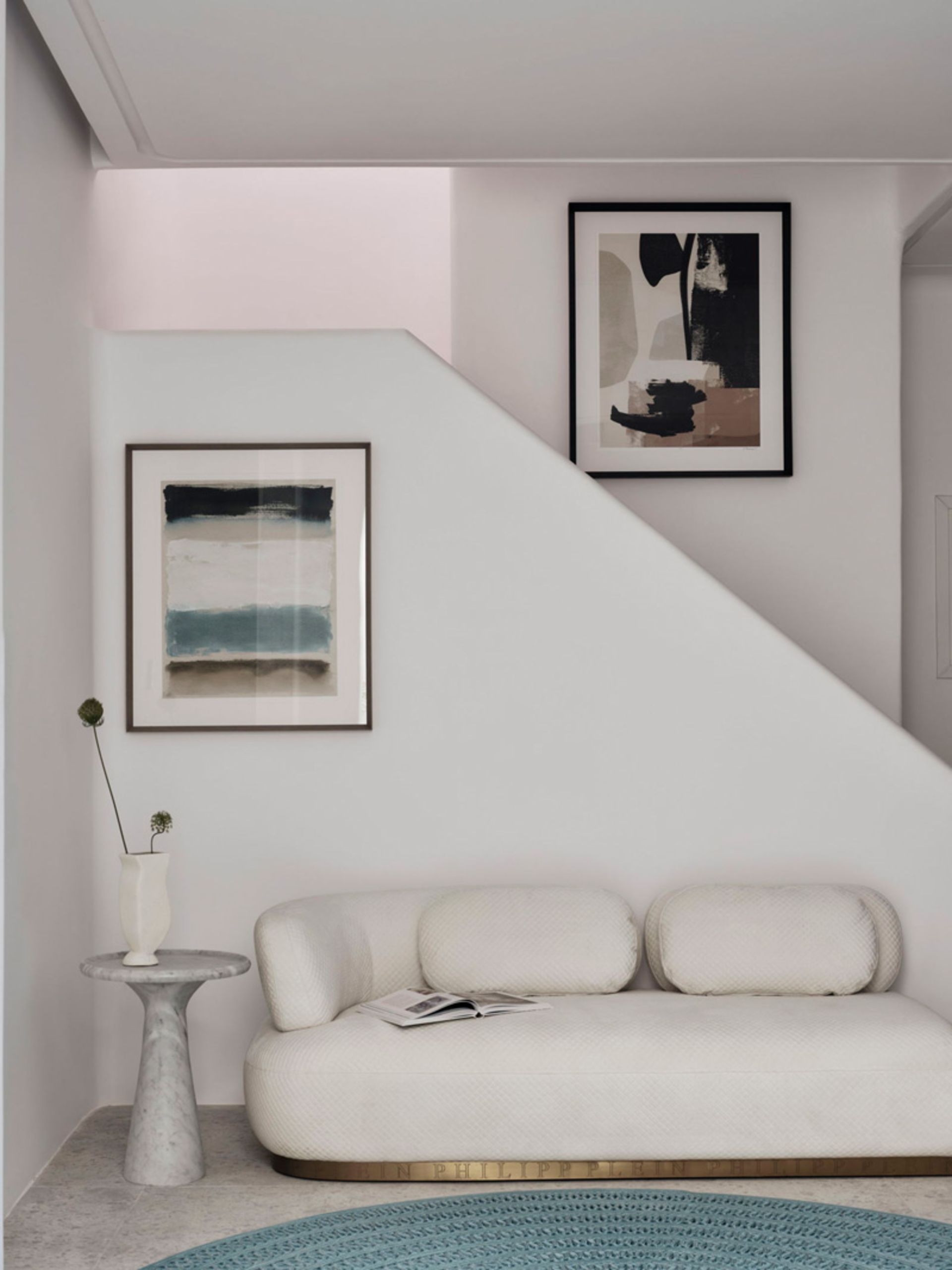 مبلمان و راه‌پله سوئیت هتل دئوس در میکونوس یونان