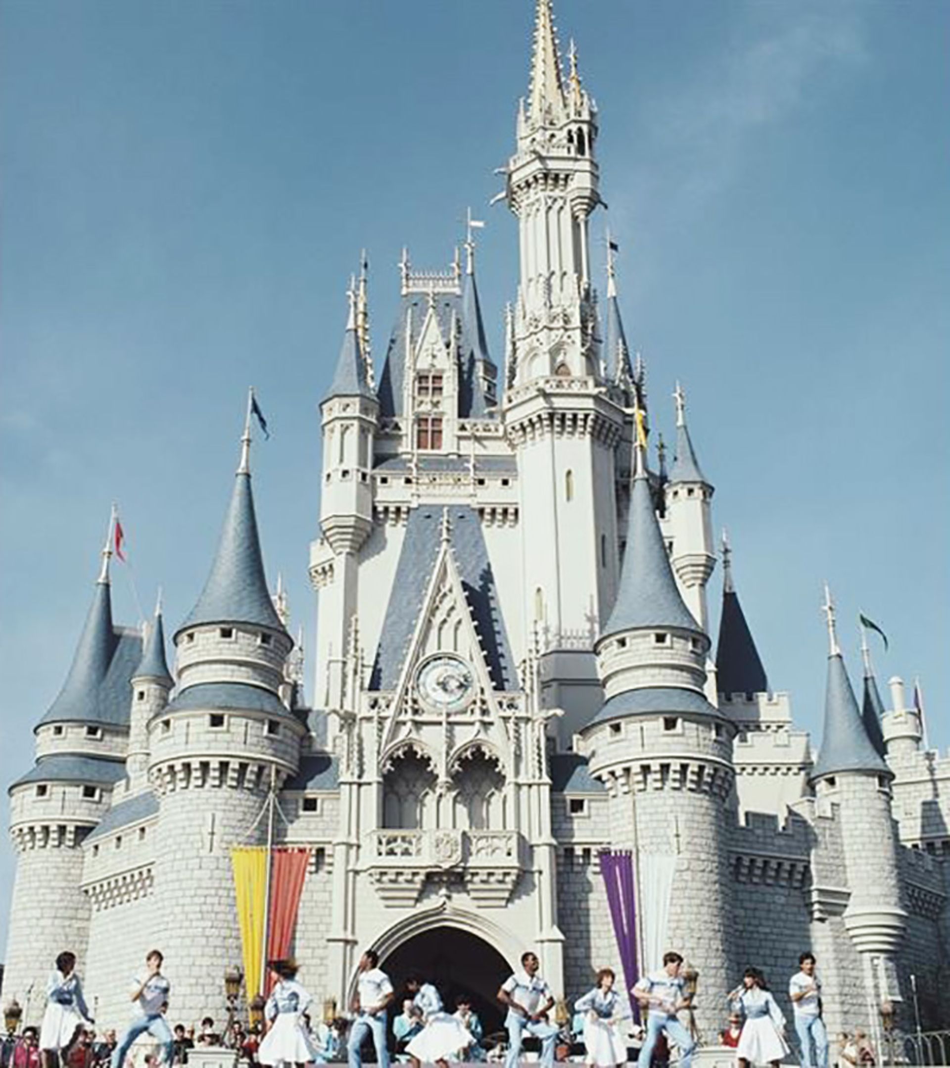 قلعه سیندرلا در اولین پارک موضوعی والت دیزنی