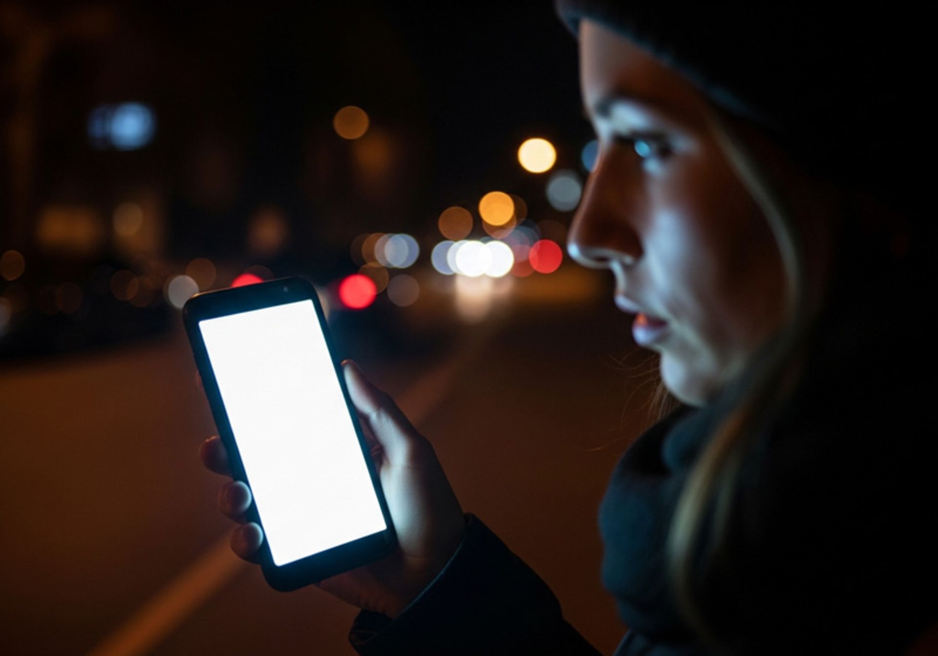 نور زیاد صفحه نمایش در شب