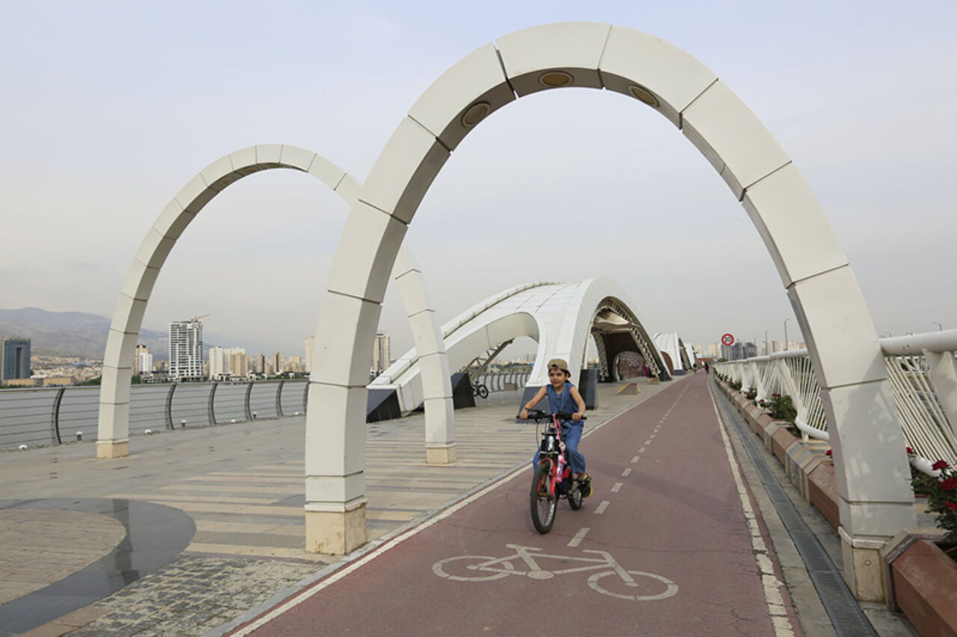 مسیر دوچرخه سواری دریاچه چیتگر