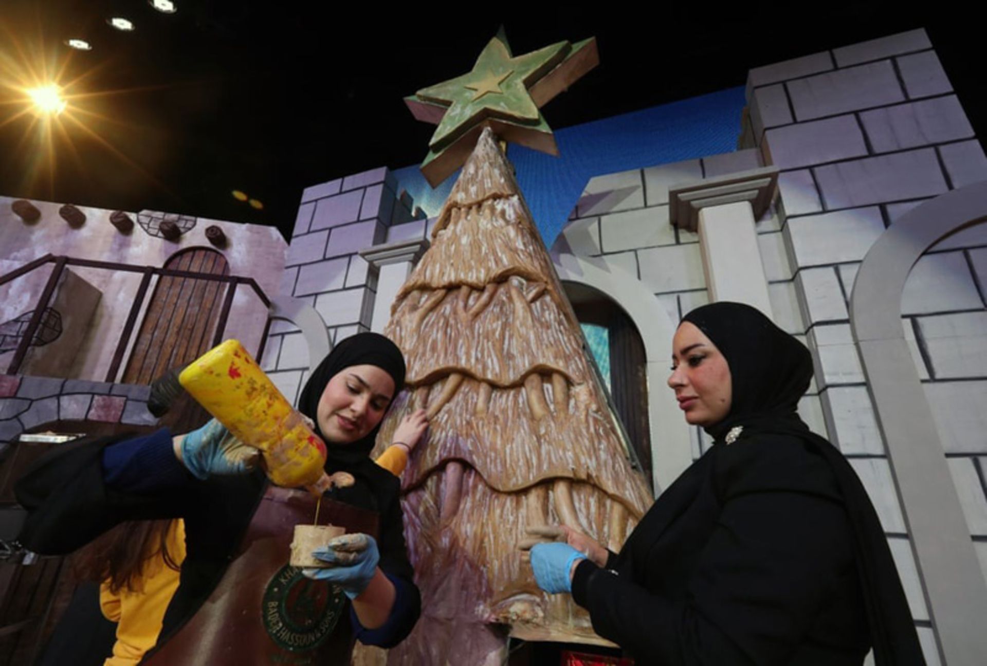 ساخت درخت کریسمس منحصر‌به‌فرد از دو تن صابون در لبنان برای اهداف خیریه