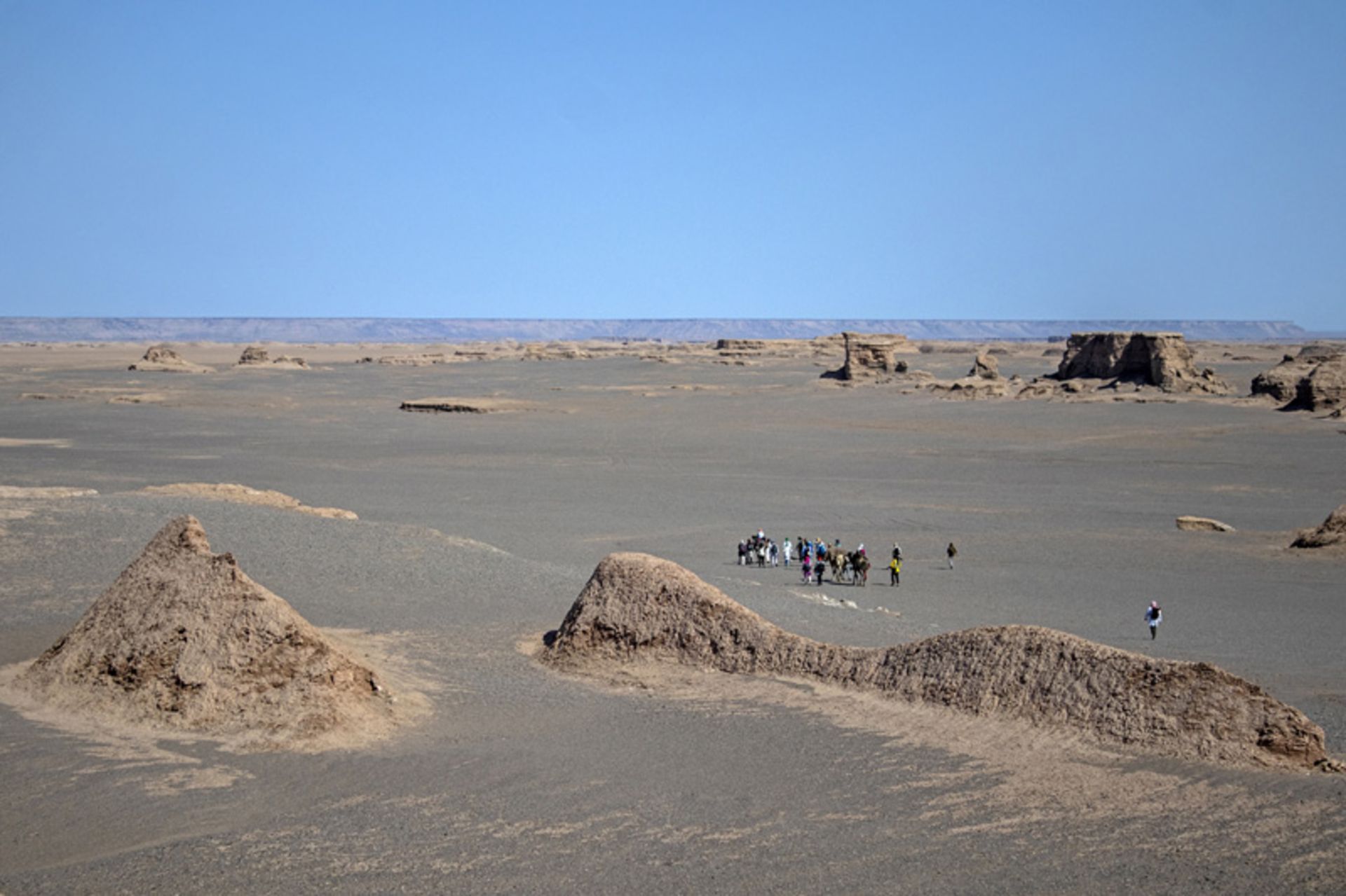 دورنمایی از حضور گردشگران در کویر شهداد
