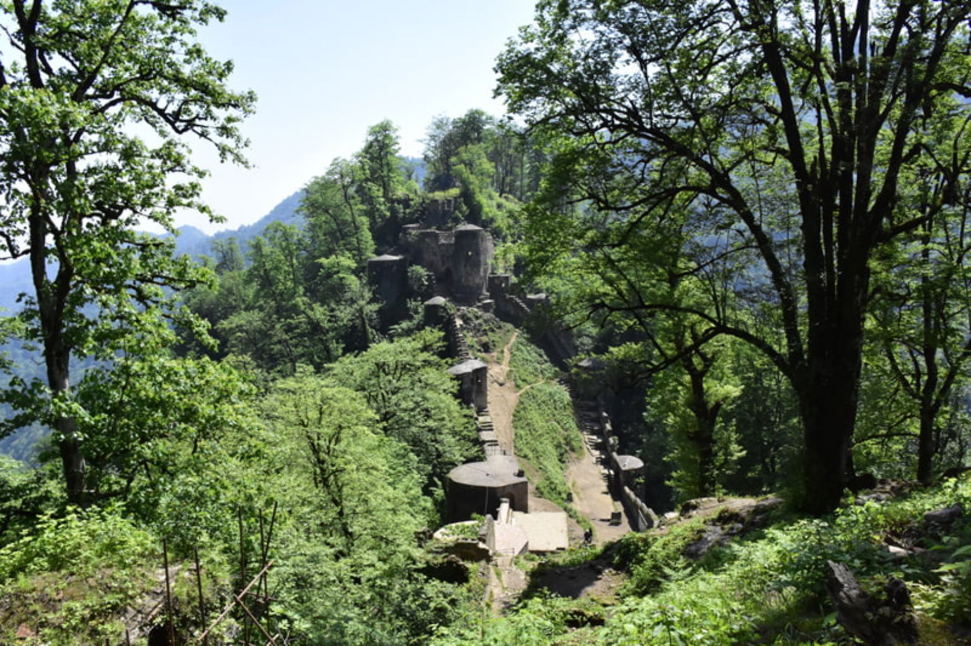 دورنمایی از قلعه رودخان