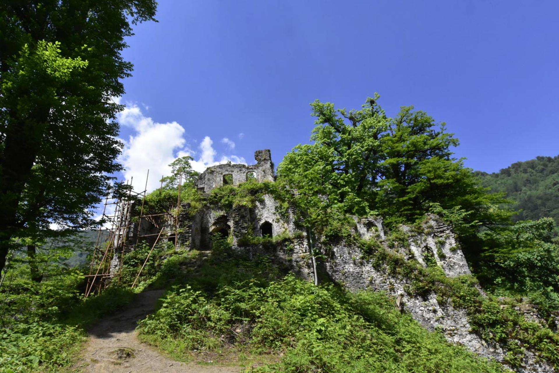 دژ تاریخی قلعه رودخان گیلان