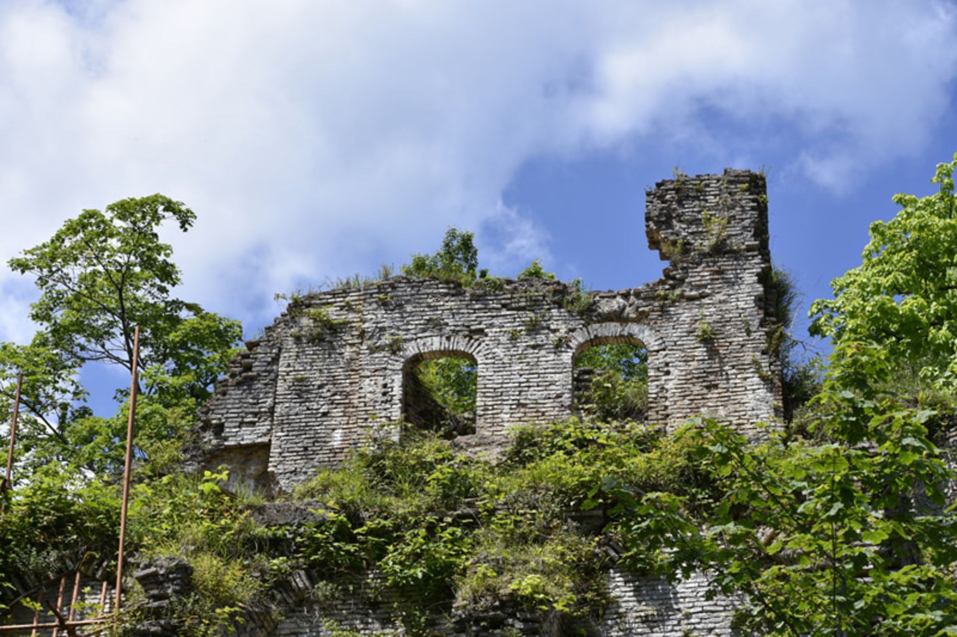 سازه سنگی قلعه رودخان 