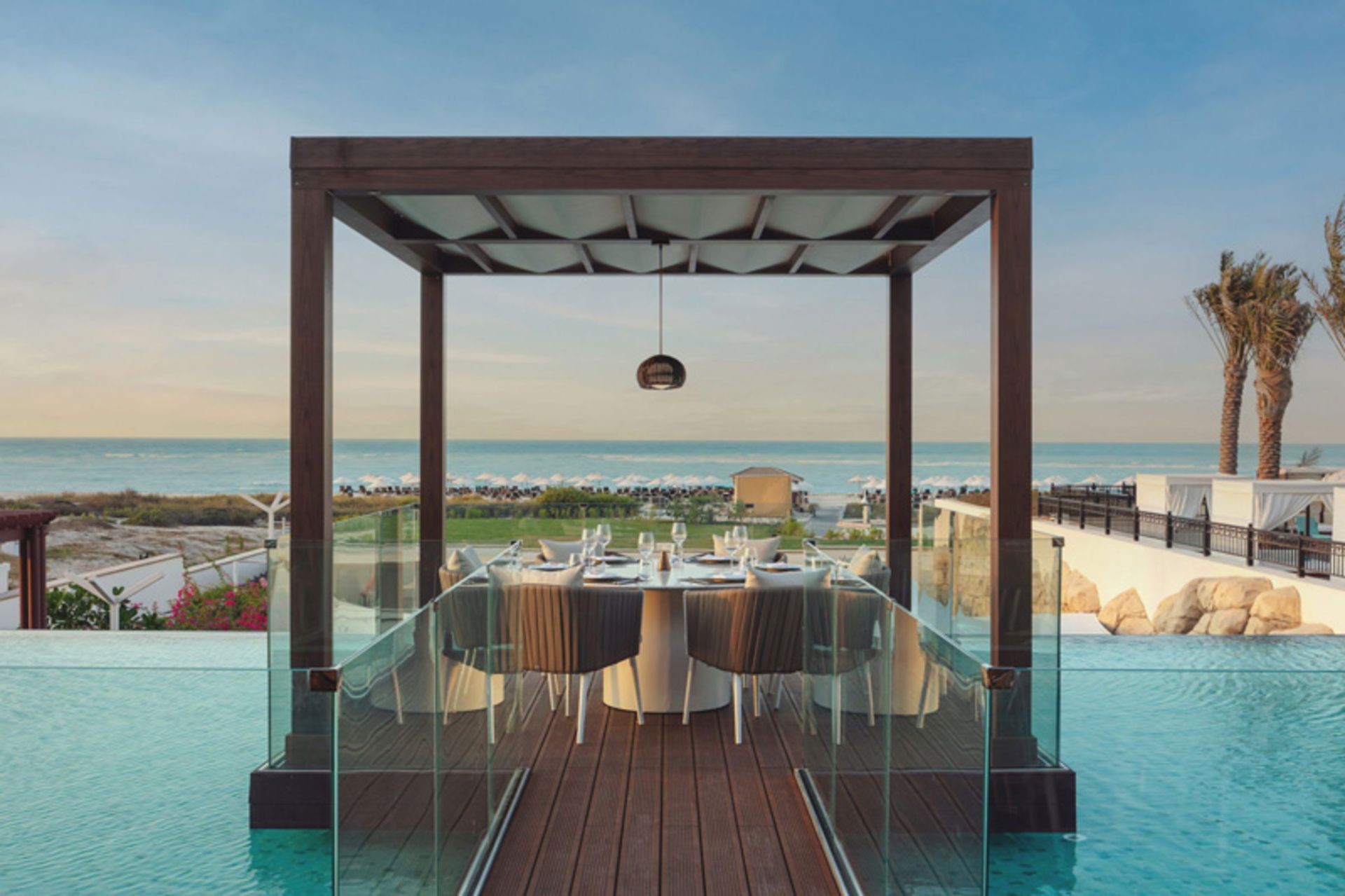 فضای وی‌آی‌پی شناور رستوران سنتایا در ابوظبی