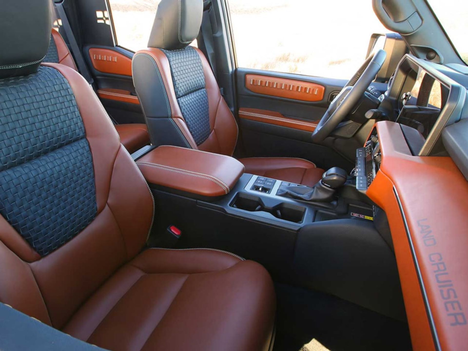 روکش چرمی صندلی‌های تویوتا راکس