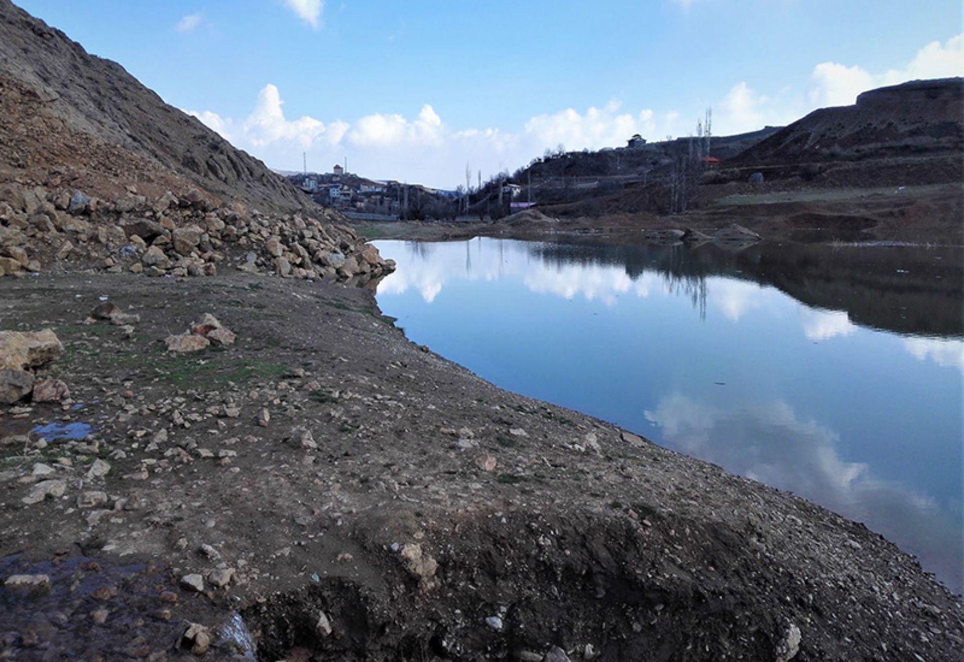 آبگیر روستای وادان