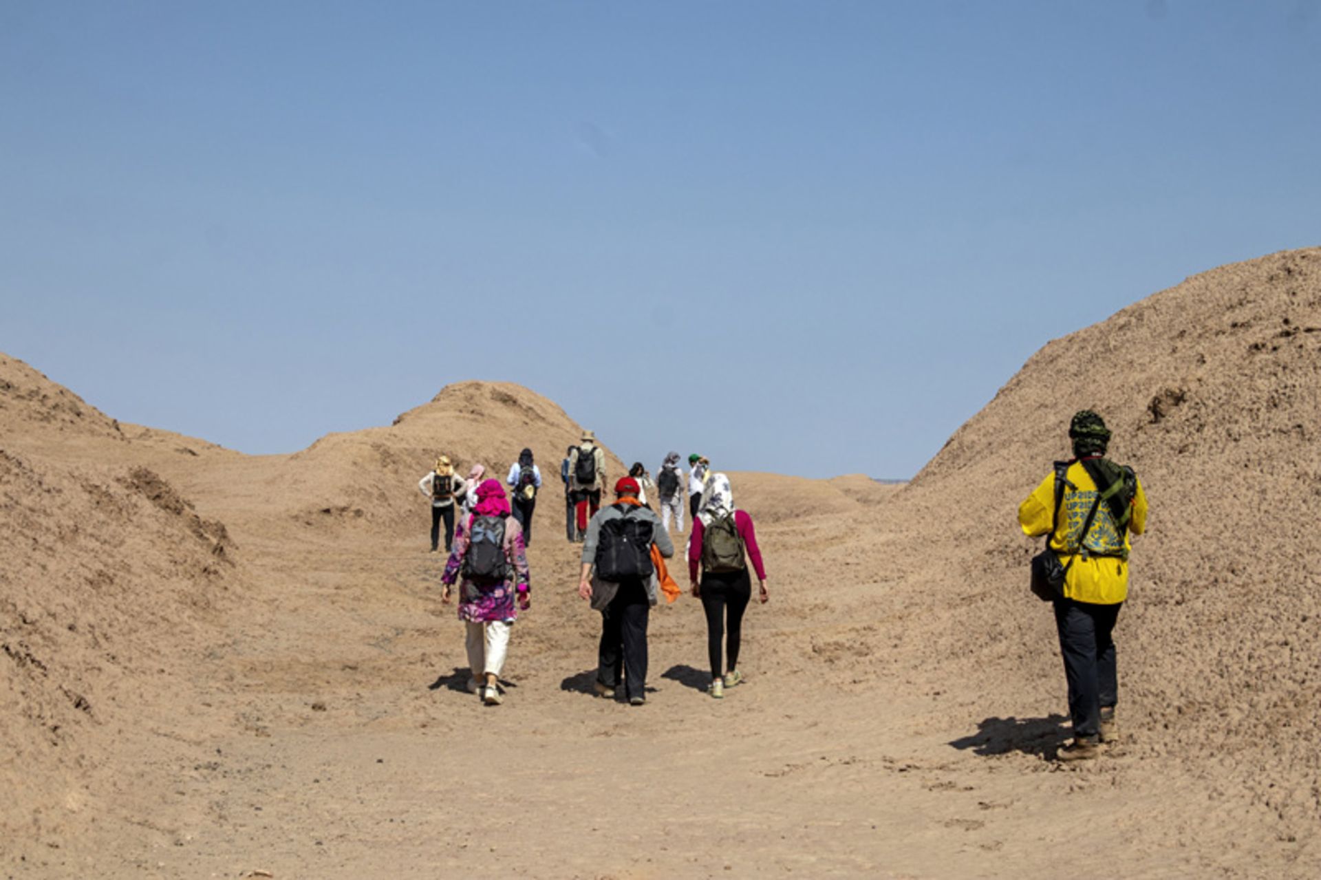 حضور گردشگران در کویر شهداد
