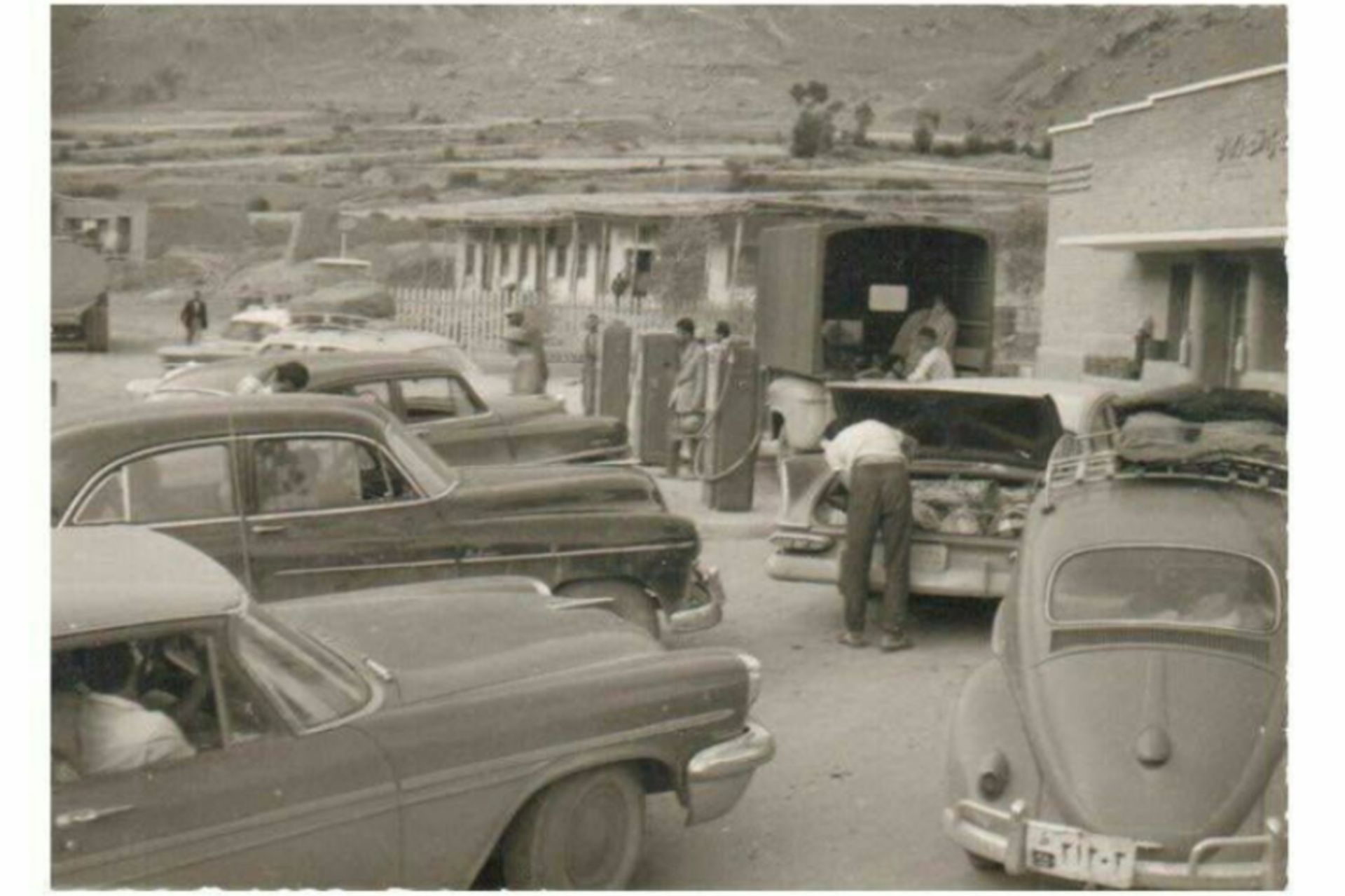 جاده چالوس و صف پمپ بنزین