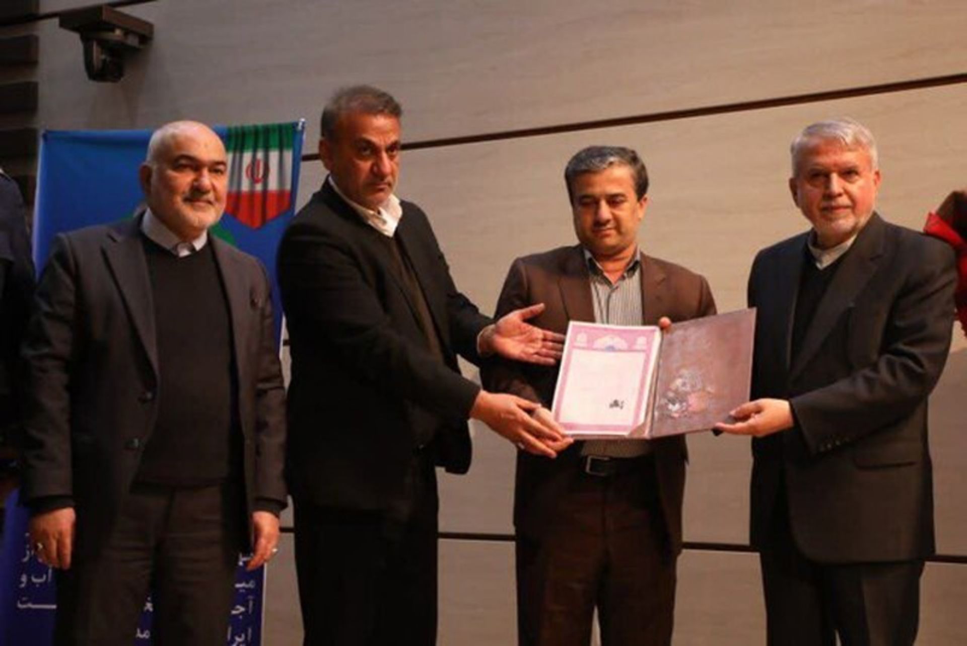 اهدای سند کاخ آپادانا