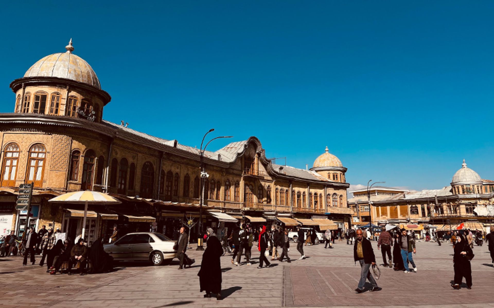 ساختمان های تاریخی در میدان امام خمینی همدان