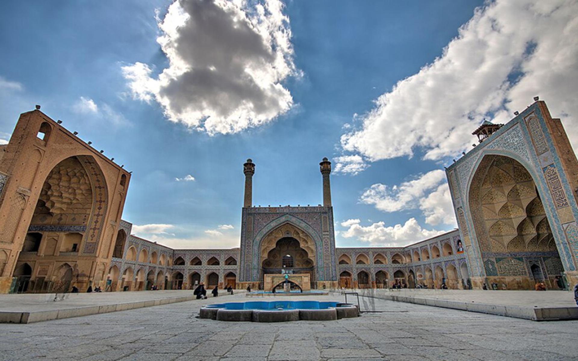 حیاط حوض دار مسجد جامع اصفهان