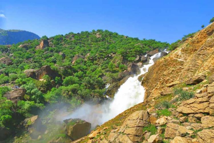 آبشار نگين