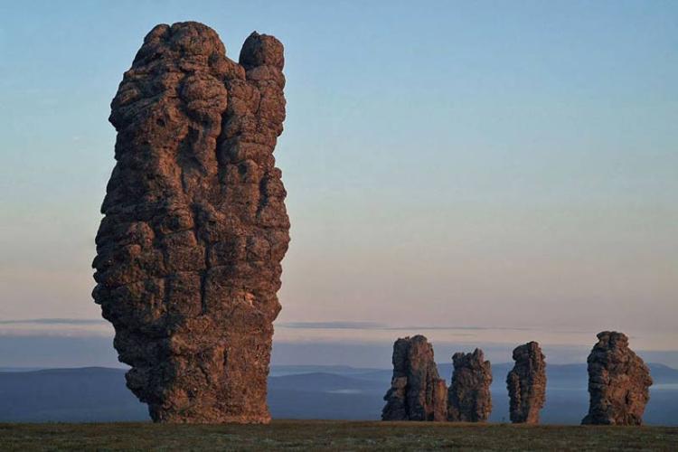 ستون های غول پیکر سنگی من پاپانر