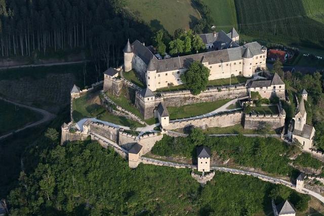 قلعه هوچواسترویتز