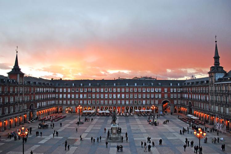 میدان پلازا میر (Plaza Mayor)