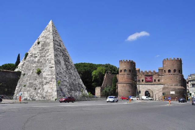 هرم سیستیا (Cestius Pyramide)