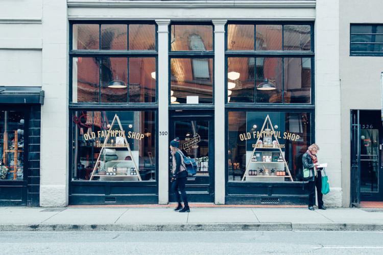 فروشگاه Old Faithful Shop