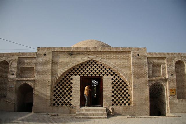 آب انبار ورزنه