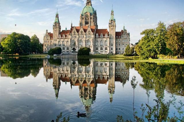 تالار جدید شهر 