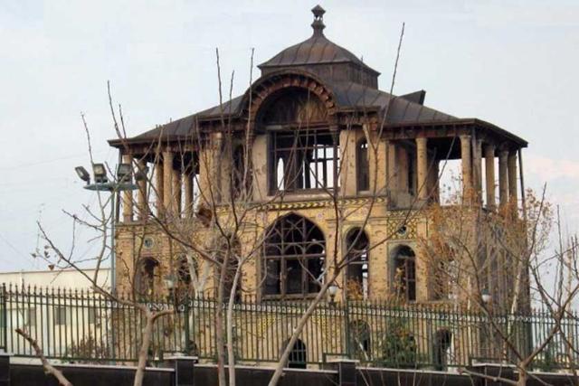 عمارت کلاه‌ فرنگی عشرت‌آباد