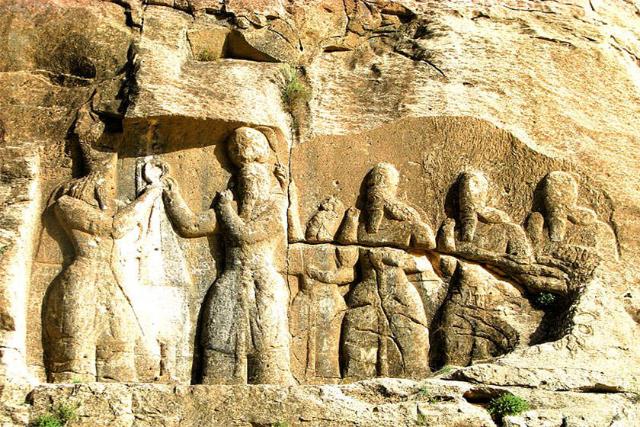 سنگ‌نگاره پادشاهی اردشیر بابکان