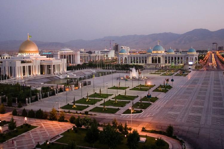 کاخ آغورخان