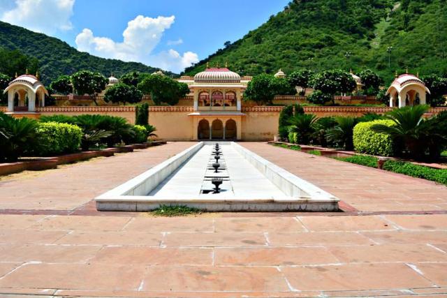 باغ و کاخ سیسودیا رانی