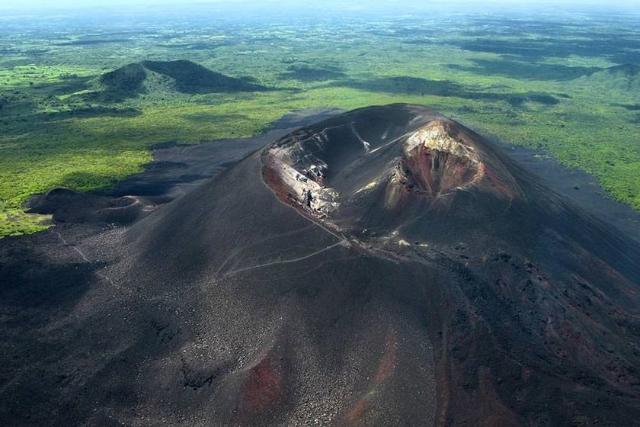 آتشفشان سرو نگرو