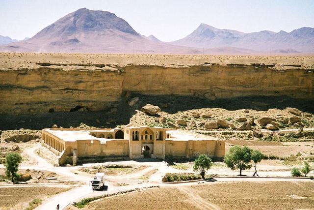 کاروانسرای  ایزدخواست