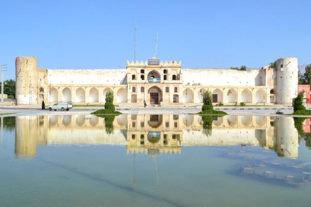 دژ برازجان (کاروانسرای مشیرالملک)