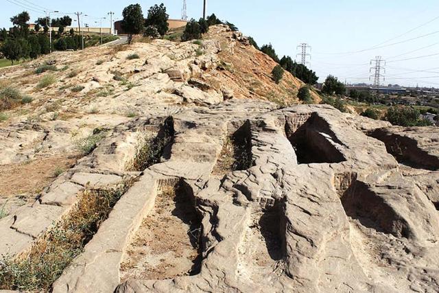 گورستان سنگی تپه کوهساران