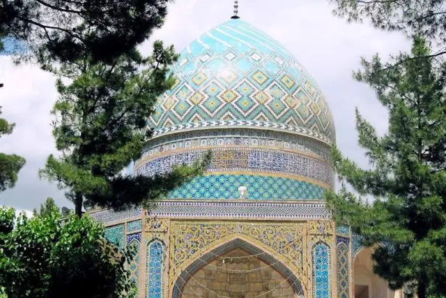 زیارتگاه قدمگاه 