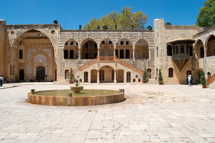 کاخ بیت الدین