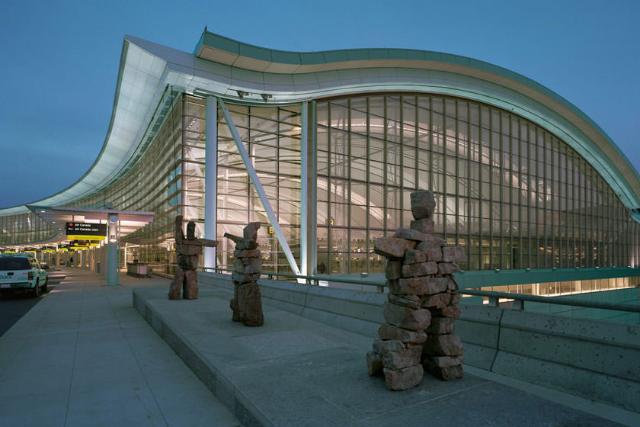 فرودگاه بین‌ المللی پیرسون تورنتو