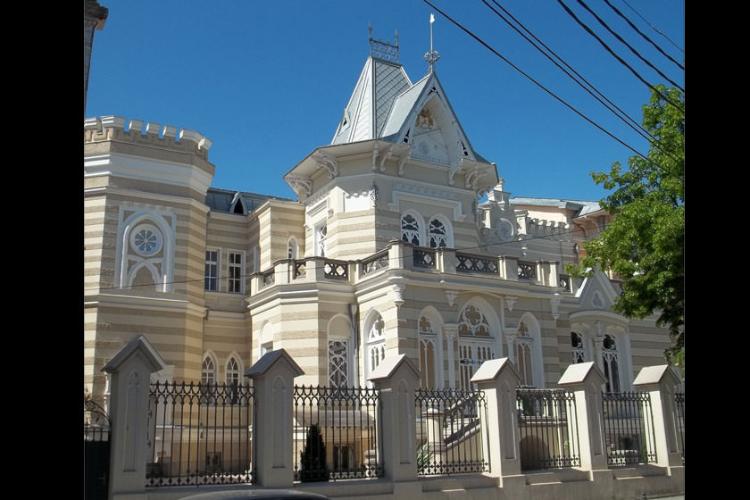 کاخ هنر (موزه دولتی تئاتر، موسیقی و سینما)