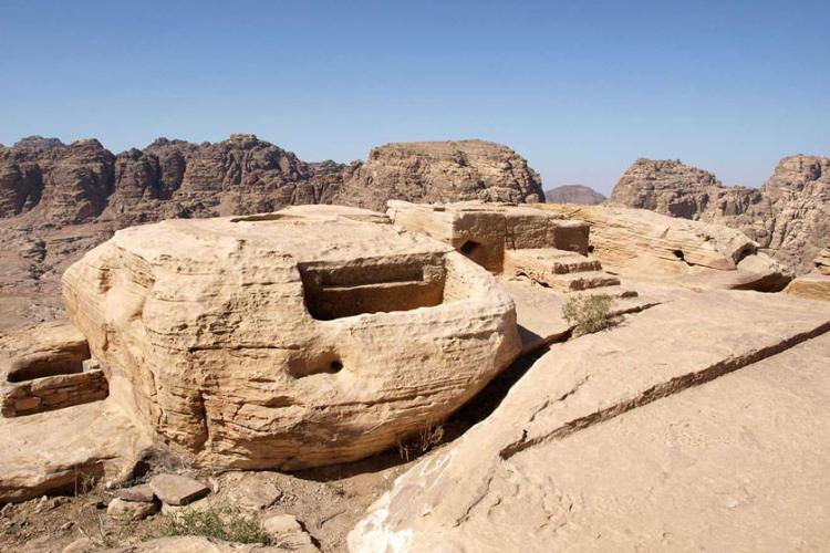 جایگاه مرتفع قربانی