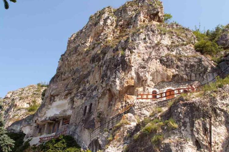 صومعه سنت دیمیتری باساربوو