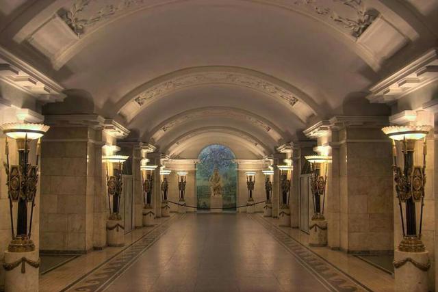 ایستگاه متروی پوشکین