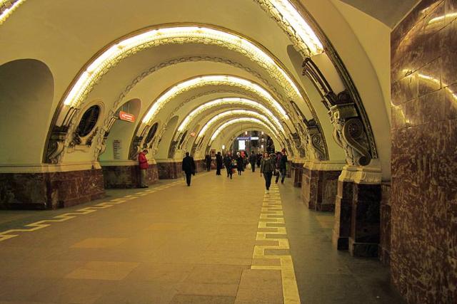 ایستگاه متروی پلوشاد واستانیا