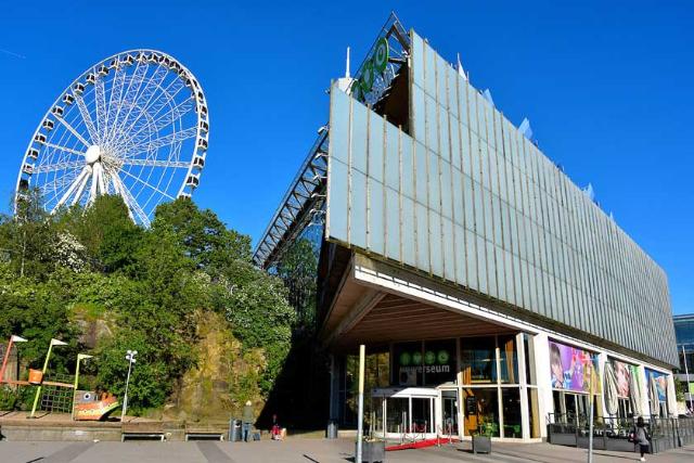 مرکز علمی یونیورسوم