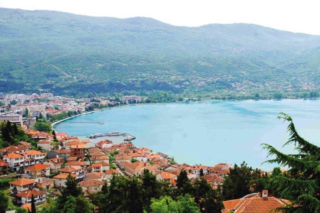 دریاچه اهرید